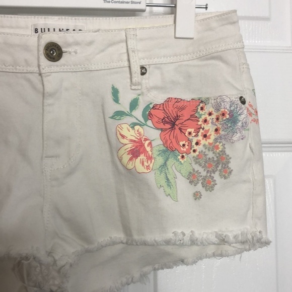 Bullhead Frayed Short Short White Floral 9 - Picture 3 of 7